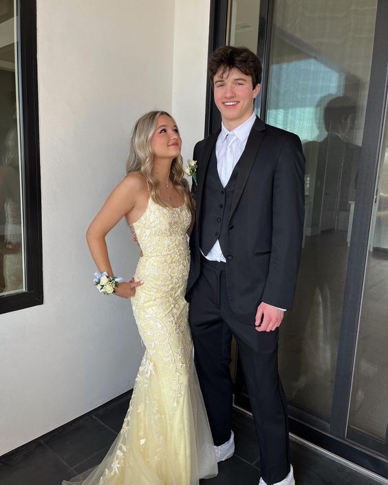 Robe de soirée longue en dentelle jaune élégante et délicate avec broderie florale et appliques gh3356