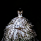 Schimmerndes, silber-graues, trägerloses Ballkleid im Court-Stil mit Farbverlauf – Dinner- und Retro-Ballkleid gh6568