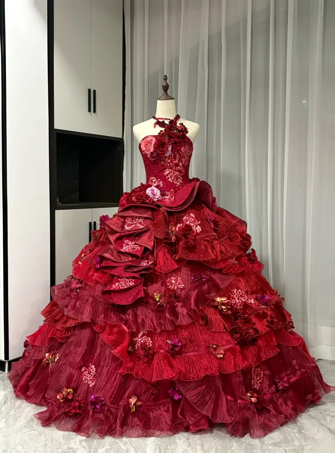 Rotes, florales, perlenbesetztes, maximalistisches, langes Tüll-Ballkleid zum 16. Geburtstag, Quinceanera-Kleid, gh4738