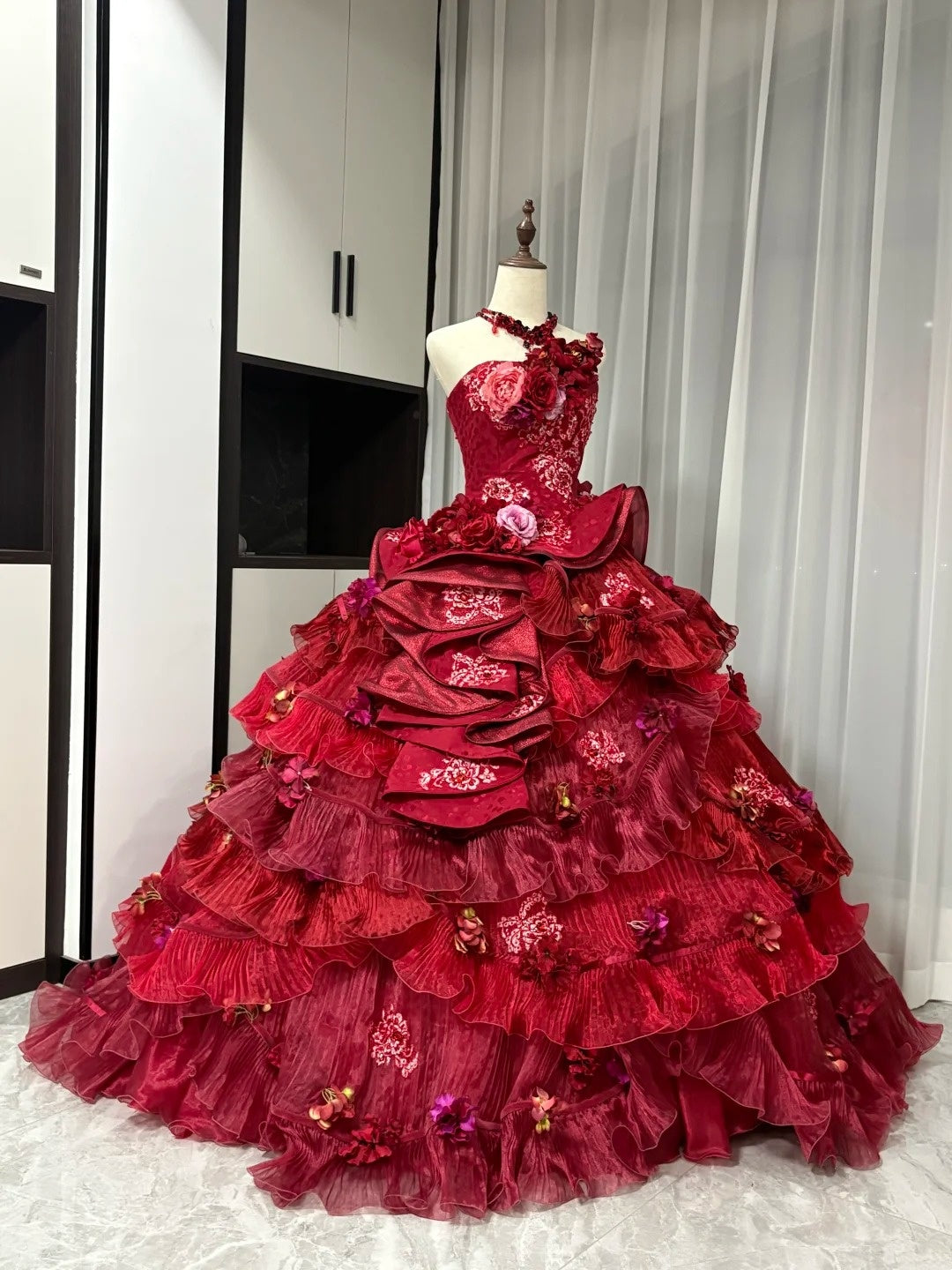 Rotes, florales, perlenbesetztes, maximalistisches, langes Tüll-Ballkleid zum 16. Geburtstag, Quinceanera-Kleid, gh4738