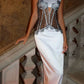 Robe longue dos nu à découpes style glamour vintage de luxe | Robe maxi en satin crème et noir avec dentelle contrastée pour soirée de gala rétro ou événement social haut de gamme gh6439
