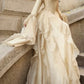 Champagnergoldenes, gestuftes, tailliertes Abendkleid mit ausgestellten Ärmeln gh6405