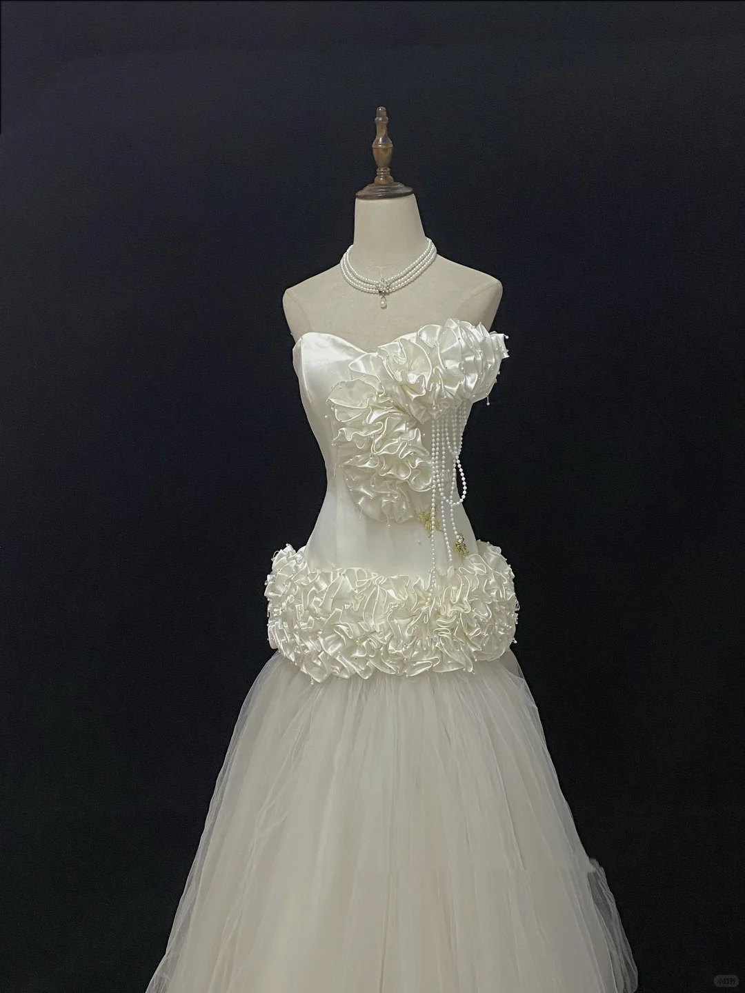 Off-White Vintage Strapless Long Romantic Gown, Cinched Slim Waist, Elegant & Gentle Style, Wedding Gown gh8114