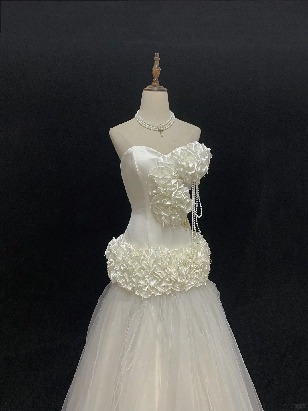 Off-White Vintage Strapless Long Romantic Gown, Cinched Slim Waist, Elegant & Gentle Style, Wedding Gown gh8114