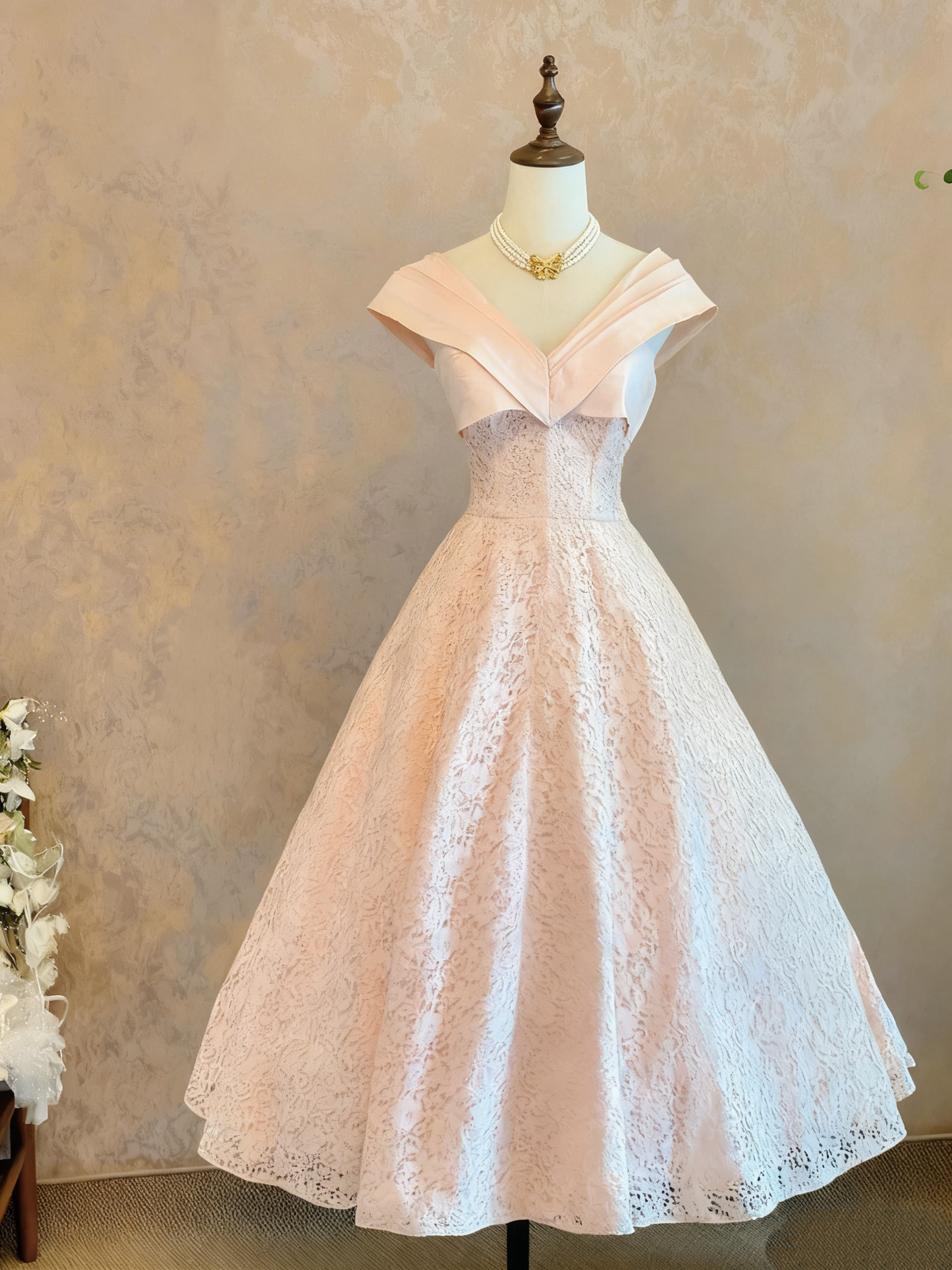 girlhomeshops-Hellrosa Spitzenkleid im Retro-Stil mit schulterfreiem Rock und Midi-Länge (gh6365)