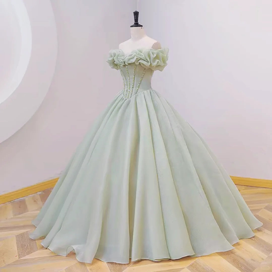Grünes, langes Ballkleid aus Satin mit Perlenbesatz, gh4359