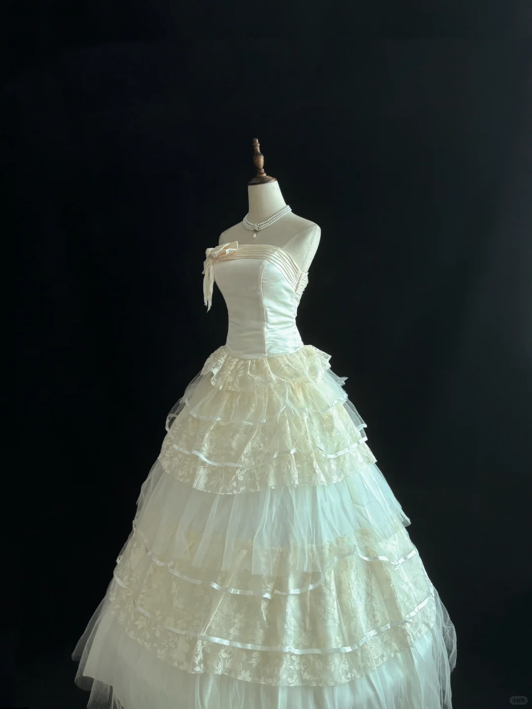 Off-white strapless romantic gown with fitted waist and fluffy princess skirt, wedding dress & bridal gown gh8173
