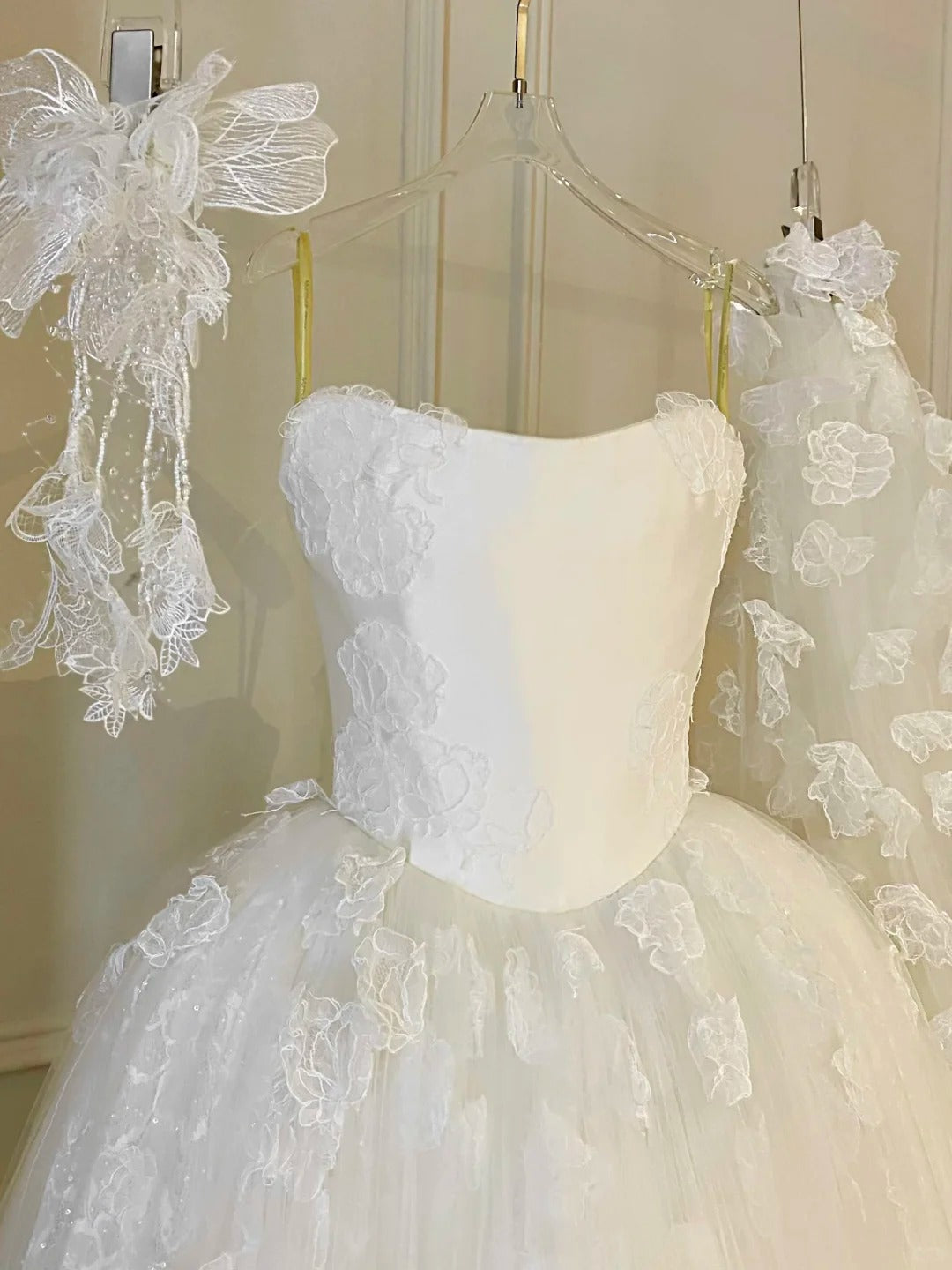 Girlhomeshops - Robe de bal de mariage longue et élégante en tulle et dentelle florale blanche gh5436