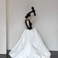 Schwarz und weiß modische und elegante V-Ausschnitt lange Satin A-Linie bodenlangen Ballkleid Abendkleid Ballkleid gh3732