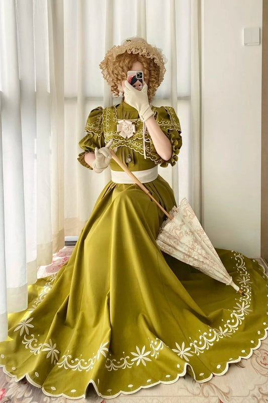 Robe longue vert olive en dentelle style victorien, idéale pour un tea party ou une soirée rétro (gh6737)