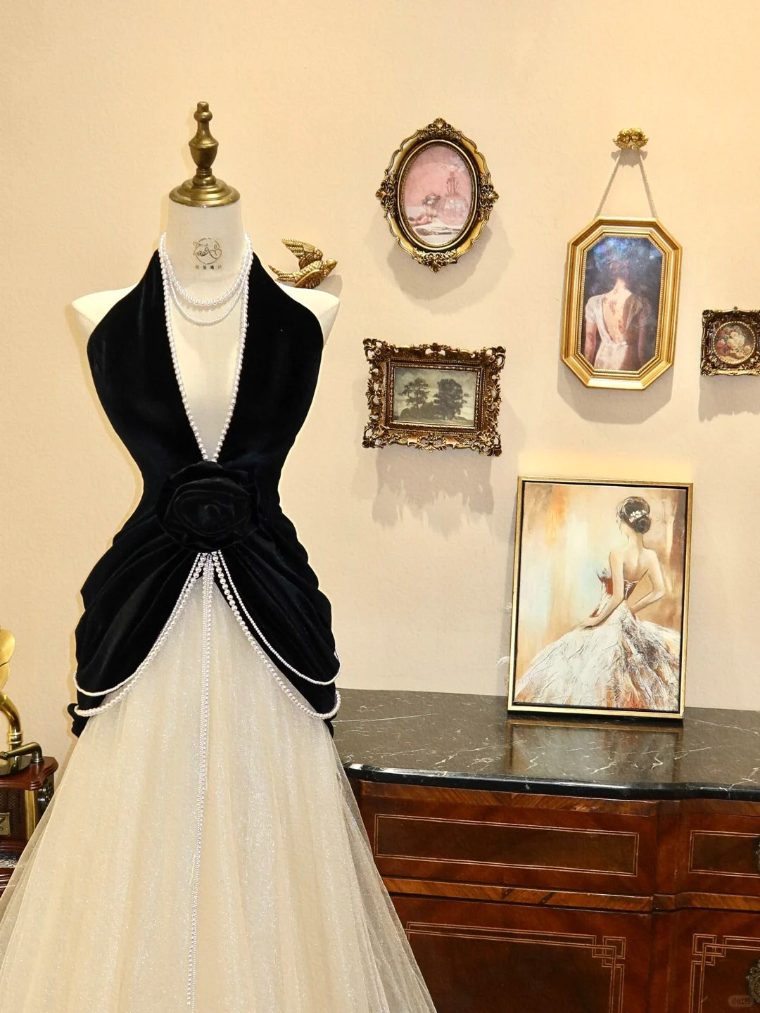 Robe de soirée longue en tulle, élégante et à la mode, avec col en V et perles noires et blanches, gh4240