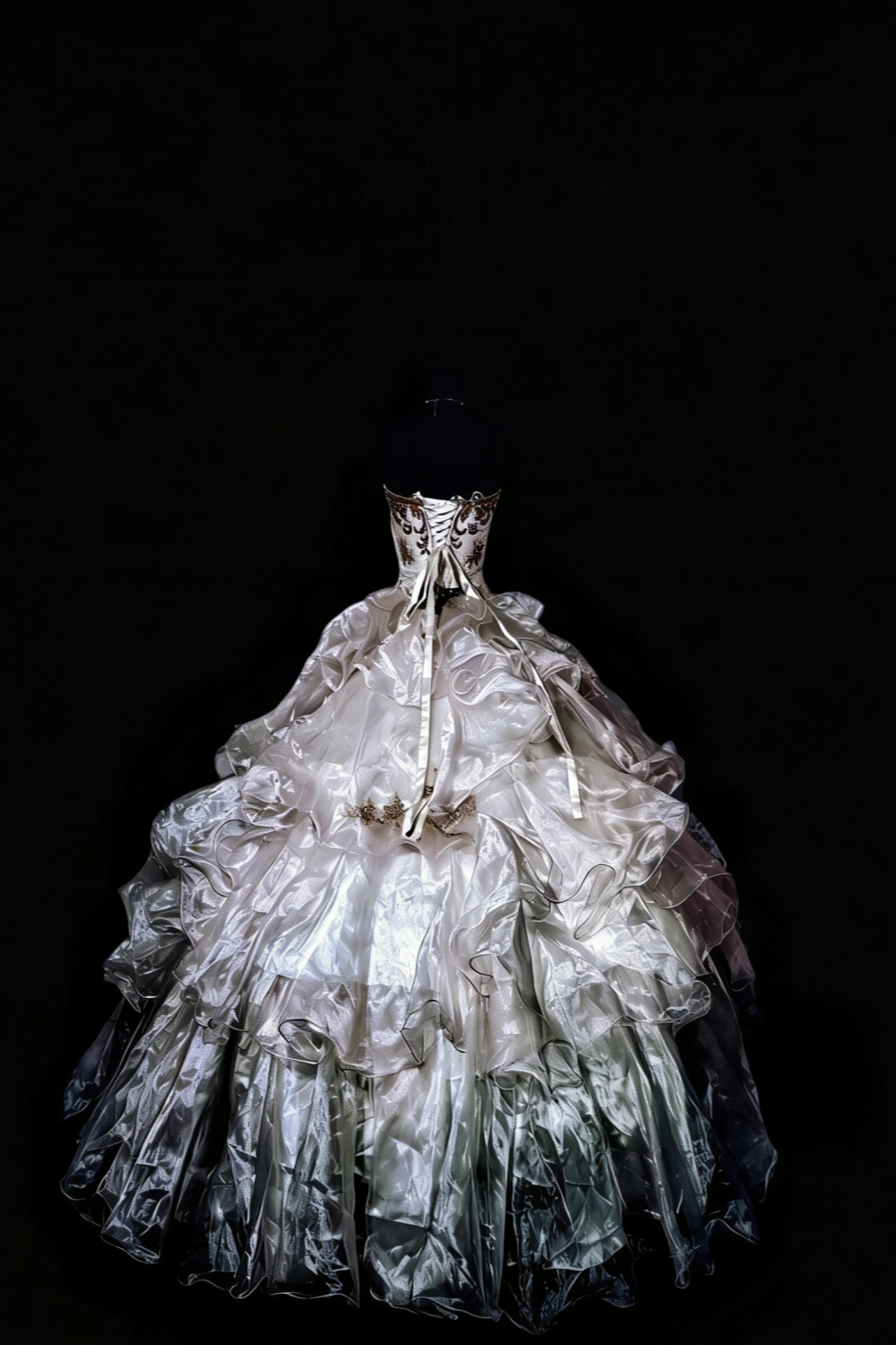 Schimmerndes, silber-graues, trägerloses Ballkleid im Court-Stil mit Farbverlauf – Dinner- und Retro-Ballkleid gh6568
