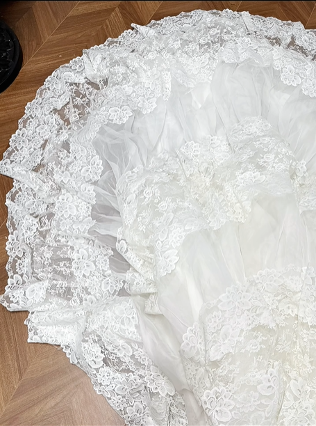 Ivory Vintage Lace Wedding Gown, Stand‑Up Collar With V‑Shape Scalloped Neckline, Long Lace Sleeves, Lace Appliqués Empire Waist, Multi‑Tier Cake‑Layer Lace Skirt With Long Train, Bridal Prom Dress gh8753