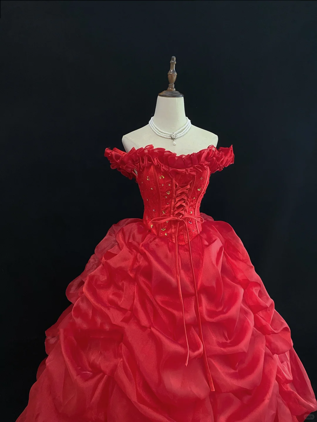 Red Off-the-Shoulder Elegant Romantic Gown, Cinched Waist, Voluminous Princess Skirt, Wedding Dress gh8116