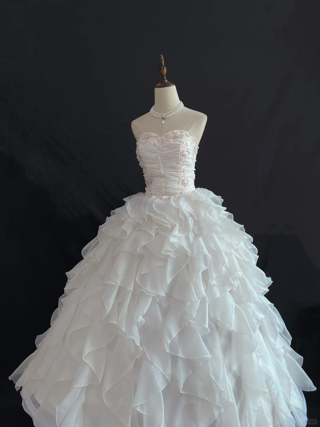 White Strapless Romantic Gown, Fitted Waist, Fluffy Tiered Cake Skirt, Wedding Dress & Bridal Gown gh8246
