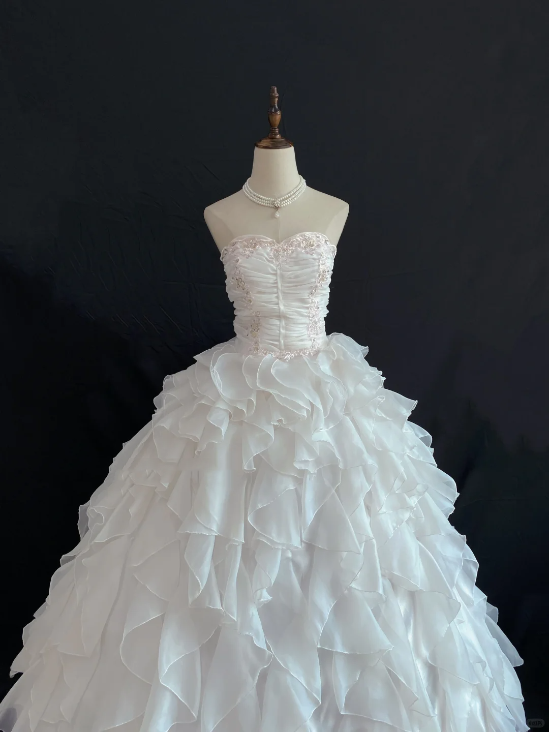 White Strapless Romantic Gown, Fitted Waist, Fluffy Tiered Cake Skirt, Wedding Dress & Bridal Gown gh8246