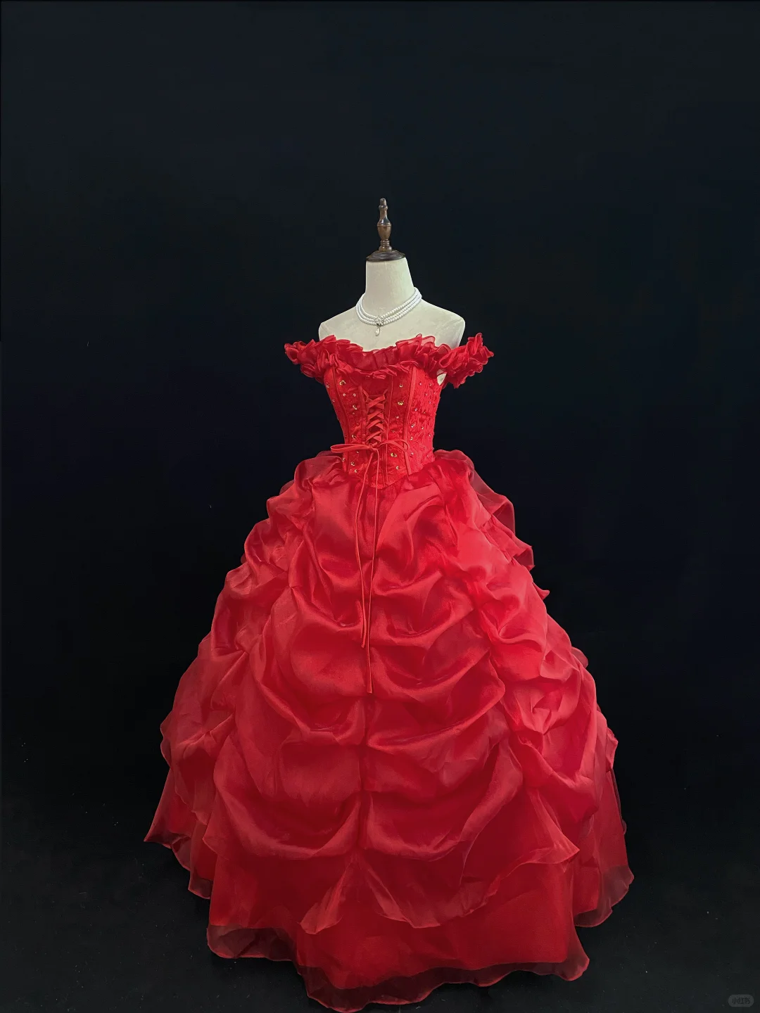 Red Off-the-Shoulder Elegant Romantic Gown, Cinched Waist, Voluminous Princess Skirt, Wedding Dress gh8116