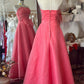 Retro-Diva-Neckholderkleid: Taillenbetonter Rüschenrock, Satin, hochwertiges Partykleid gh6579