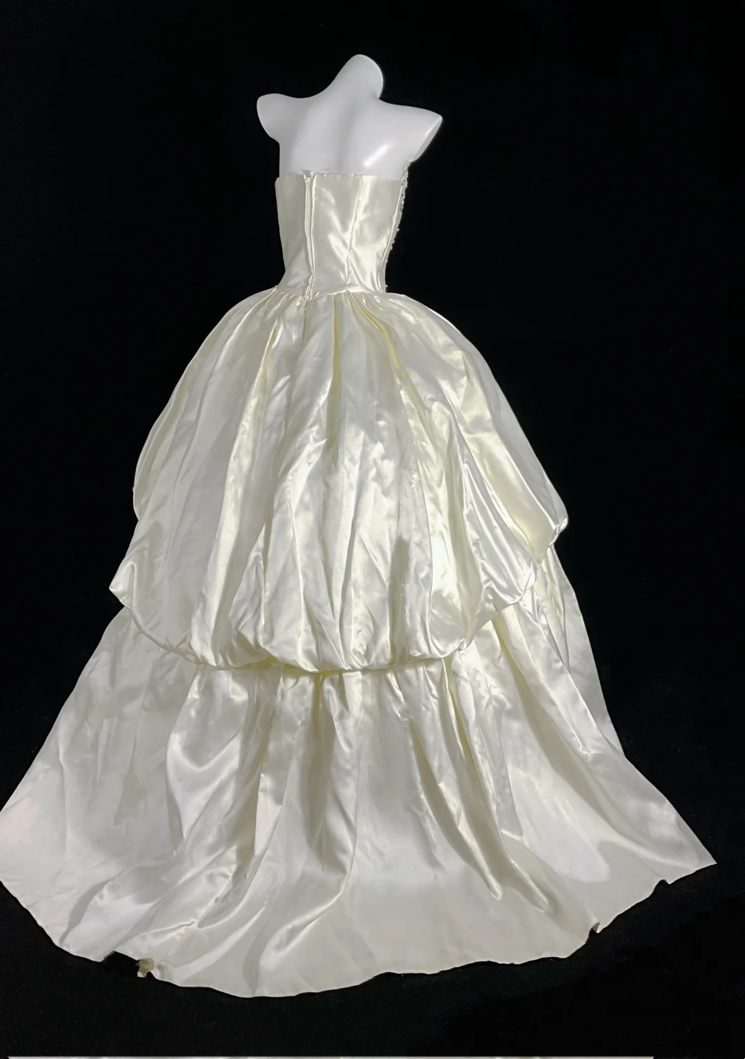 Apricot White Strapless Waist-Cinched Voluminous Skirt Evening Gown for Parties & Balls gh7159