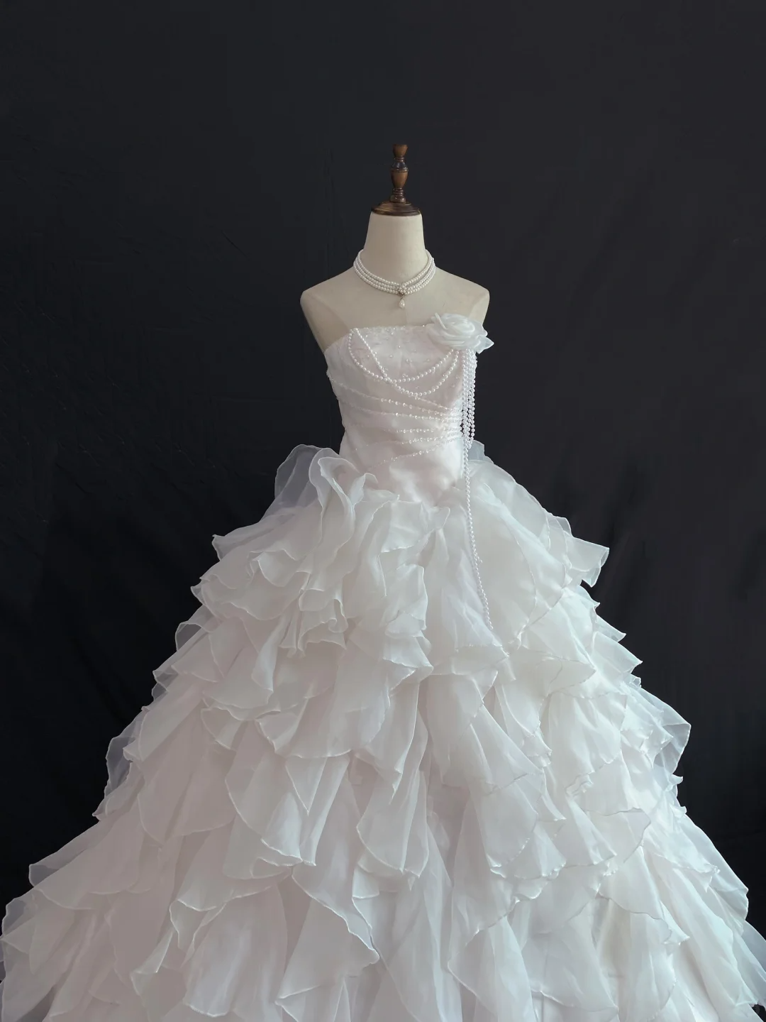 White strapless romantic gown with fitted waist and fluffy tiered cake skirt, wedding dress & bridal gown gh8249
