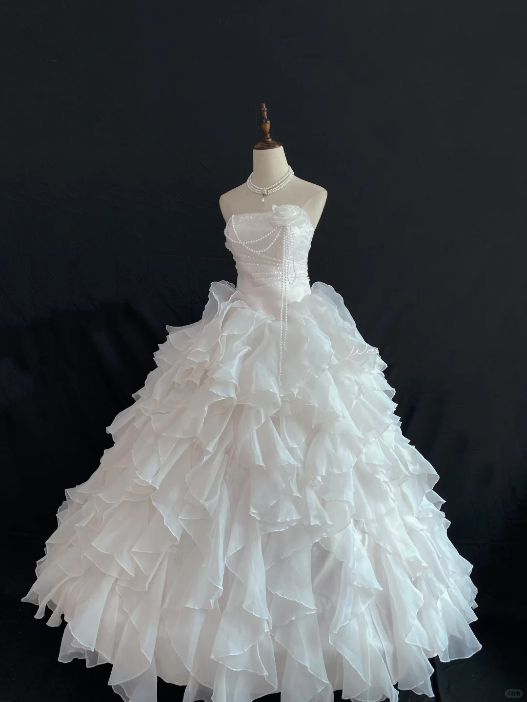 White strapless romantic gown with fitted waist and fluffy tiered cake skirt, wedding dress & bridal gown gh8249