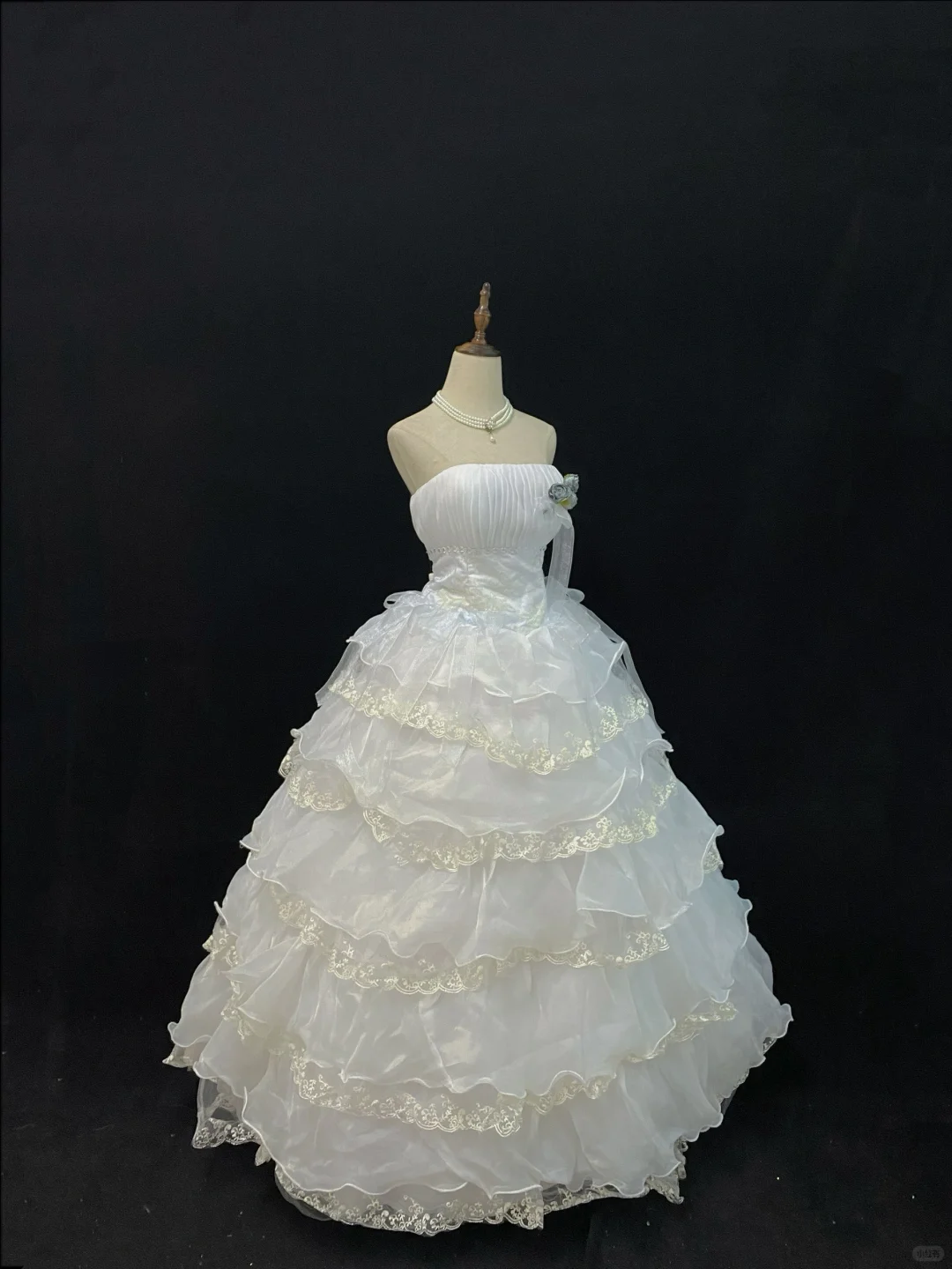 Off-White Strapless Long Romantic Gown, Cinched Waist, Voluminous Tiered Skirt, Wedding Dress & Bridal Gown gh8119