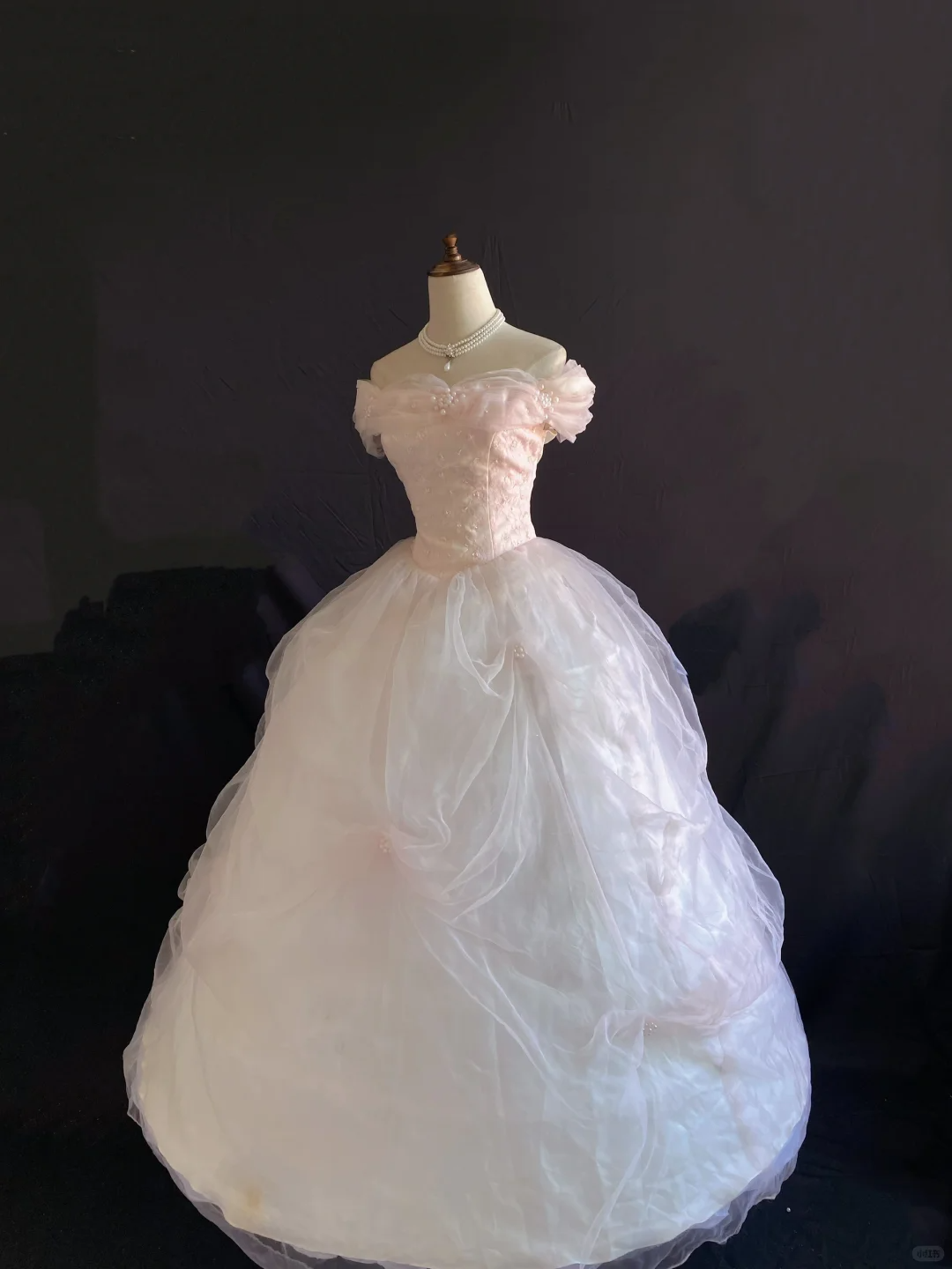 Gradient Blush Pink Off-the-Shoulder Romantic Gown, Cinched Waist, Voluminous Princess Skirt, Wedding Dress & Bridal Gown gh8251