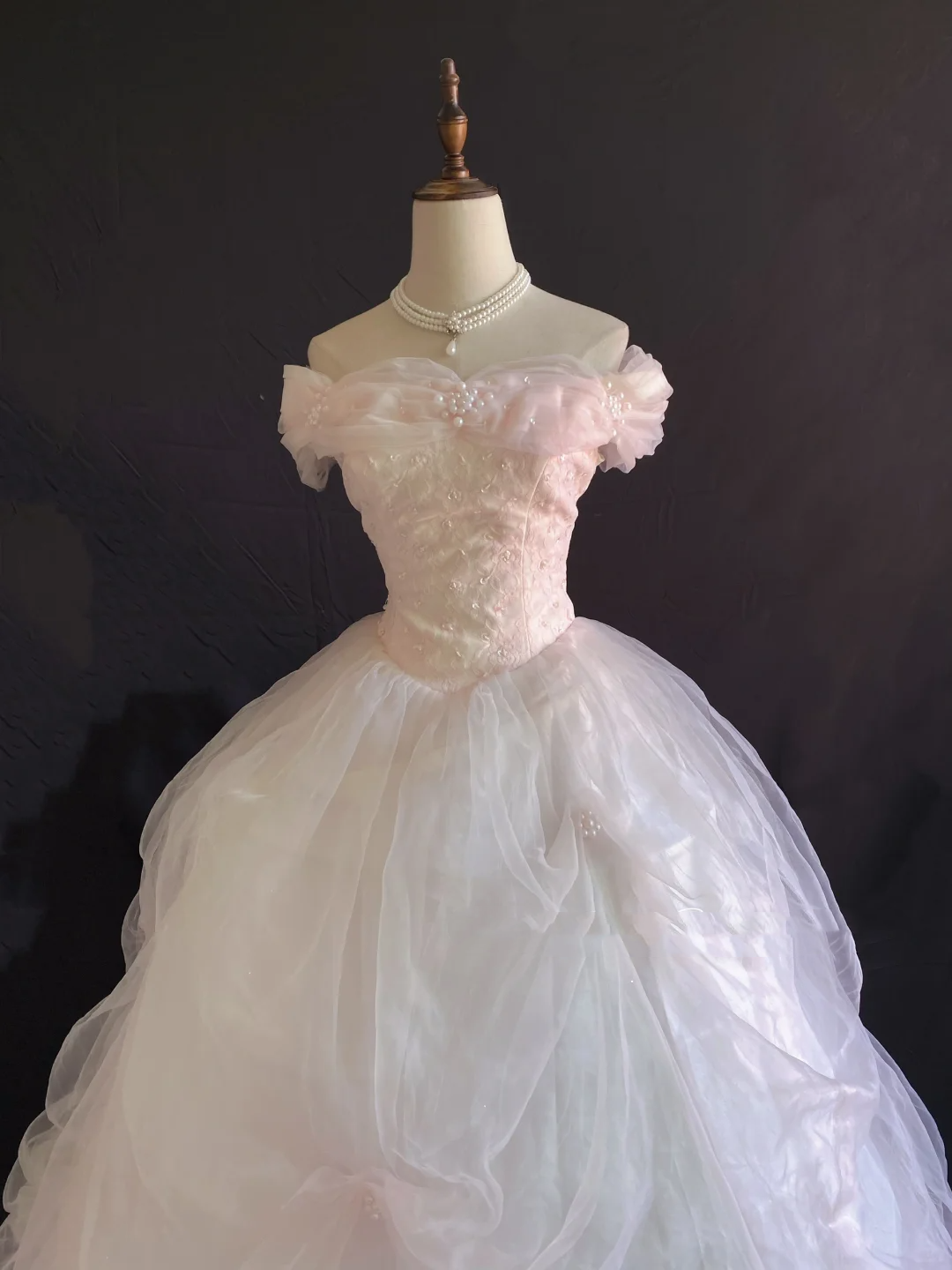 Gradient Blush Pink Off-the-Shoulder Romantic Gown, Cinched Waist, Voluminous Princess Skirt, Wedding Dress & Bridal Gown gh8251