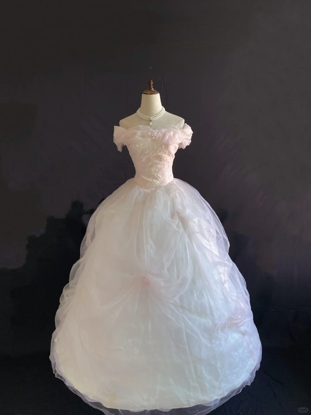 Gradient Blush Pink Off-the-Shoulder Romantic Gown, Cinched Waist, Voluminous Princess Skirt, Wedding Dress & Bridal Gown gh8251