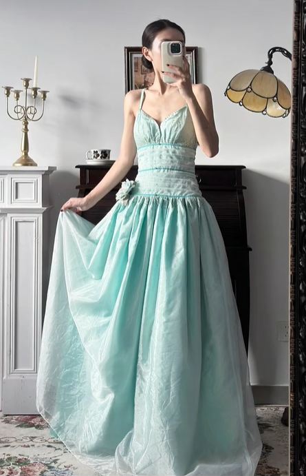 Mint‑Green Vintage V‑Neck Spaghetti‑Strap Prom Gown, Beaded Waistband, 3D Floral Waist Ornament, Voluminous A‑Line Floor‑Length Skirt, Shiny Fabric Evening Prom Dress gh8801