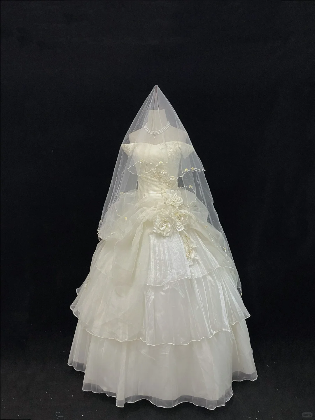 Off-White Off-the-Shoulder Luxury Romantic Gown with Cinched Waist & Voluminous Princess Skirt, Wedding Dress gh8122