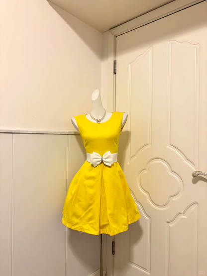 Bright Yellow Sleeveless Short Cocktail Dress, Round Neck White Rhinestone Bow Waistband Pleated A-Line Homecoming Party Gown gh9265
