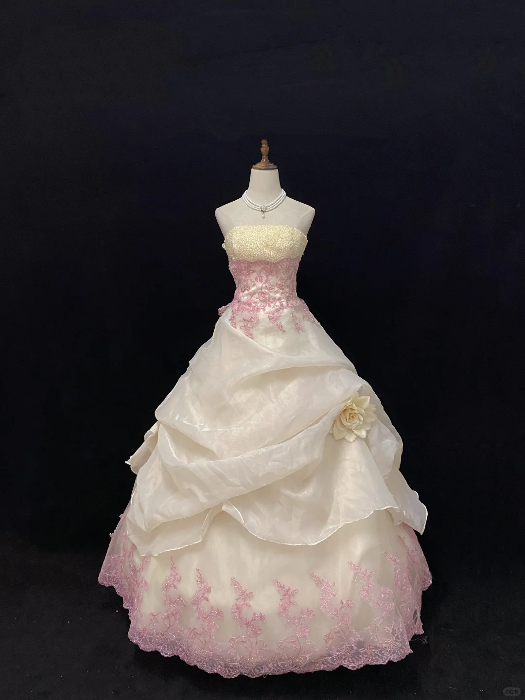 Off-white Strapless Romantic Gown, Cinched Waist, Voluminous Skirt Decorated with Light Pink Lace Trim, Wedding Dress & Bridal Gown gh8168