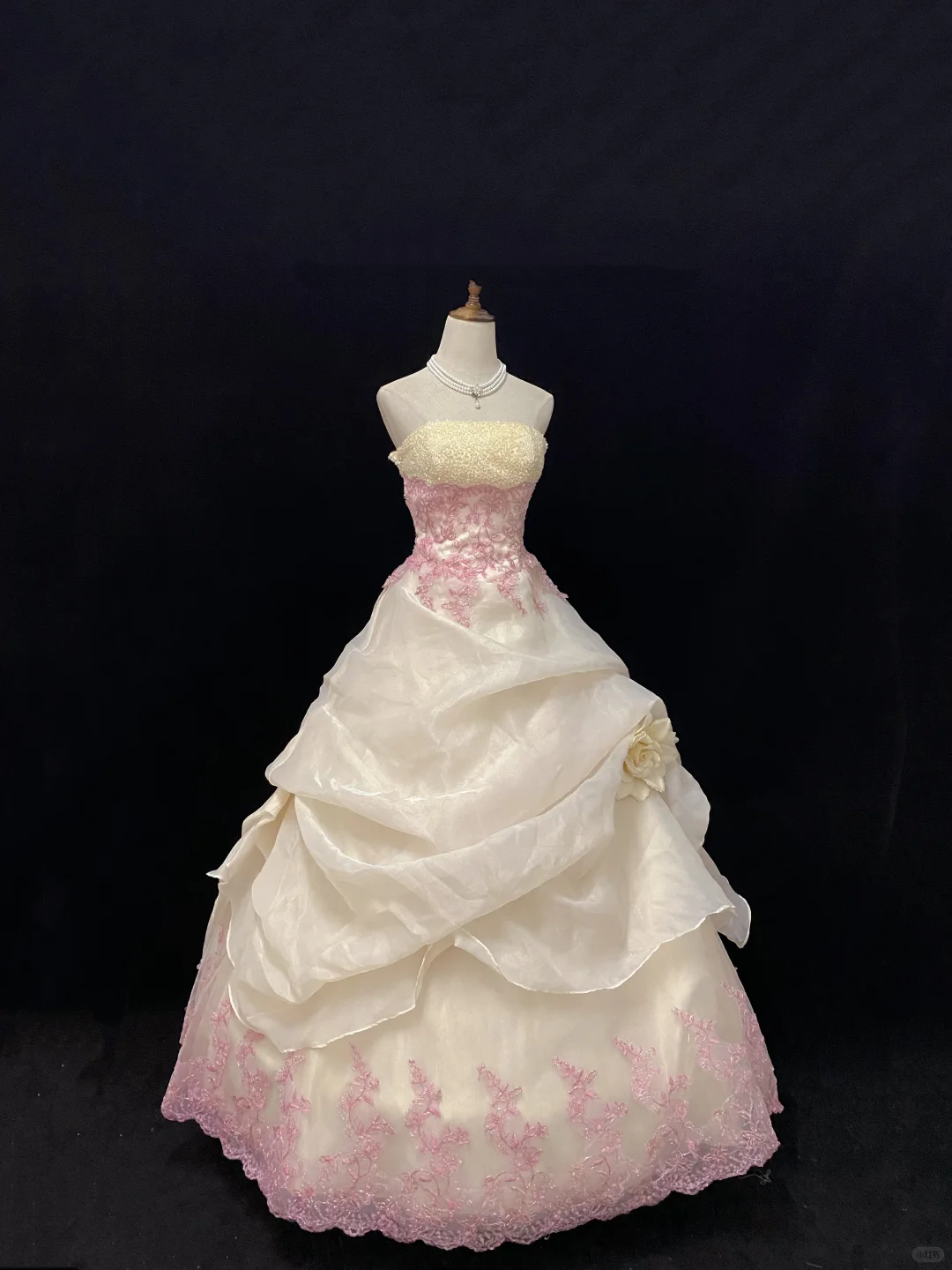 Off-white Strapless Romantic Gown, Cinched Waist, Voluminous Skirt Decorated with Light Pink Lace Trim, Wedding Dress & Bridal Gown gh8168