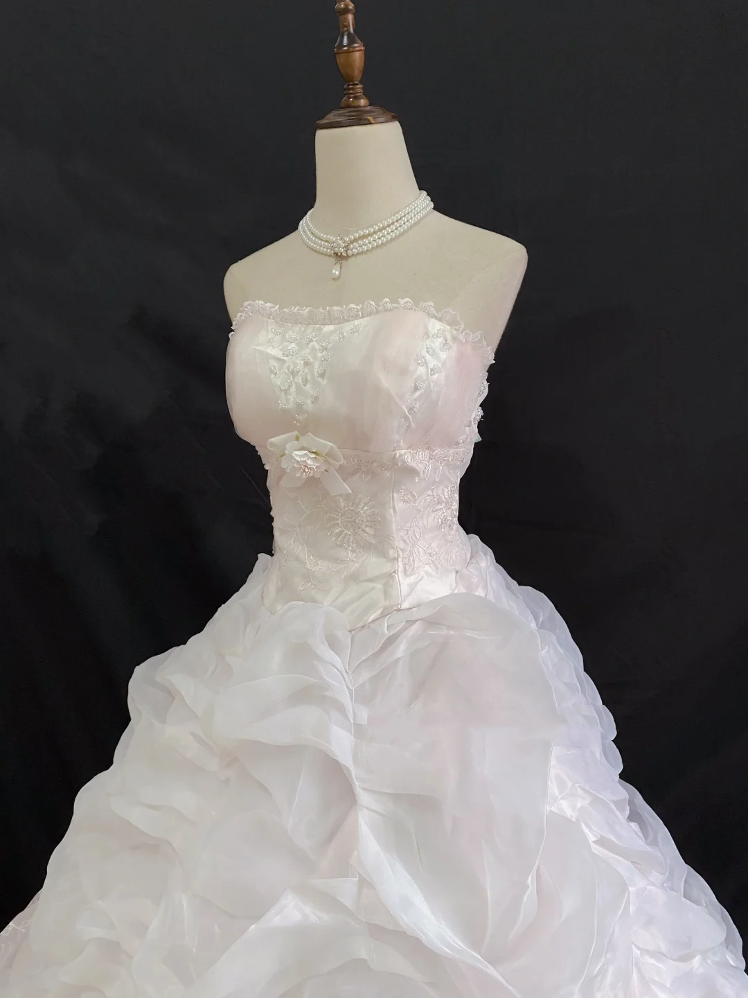 Off-white strapless long romantic gown with cinched waist and voluminous princess skirt, wedding dress & bridal gown gh8254