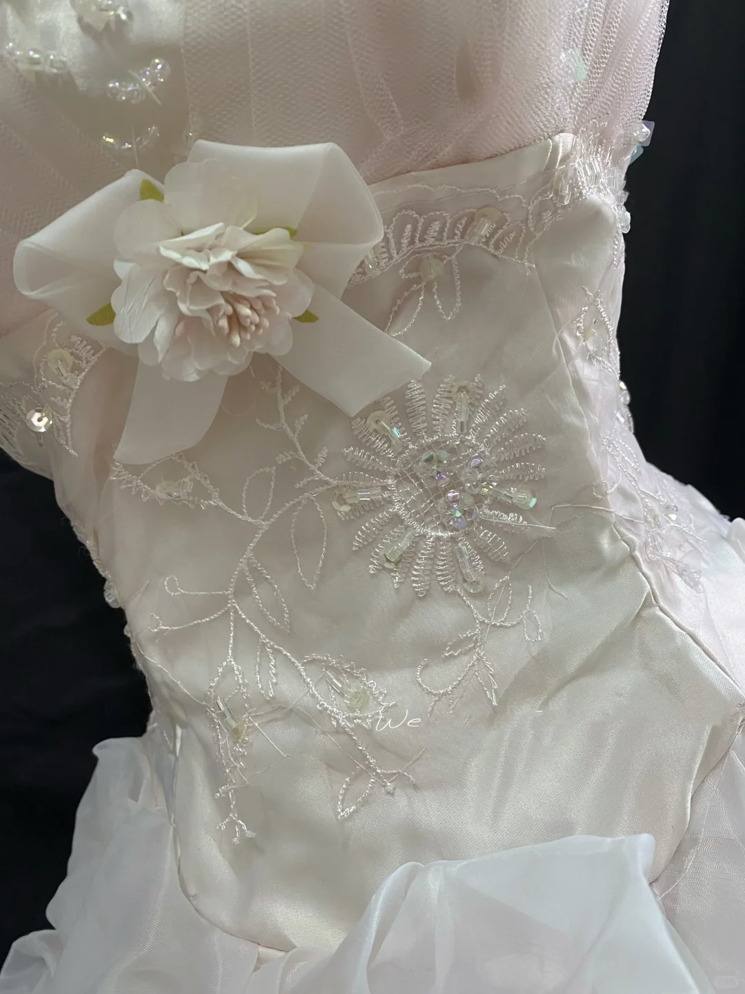 Off-white strapless long romantic gown with cinched waist and voluminous princess skirt, wedding dress & bridal gown gh8254