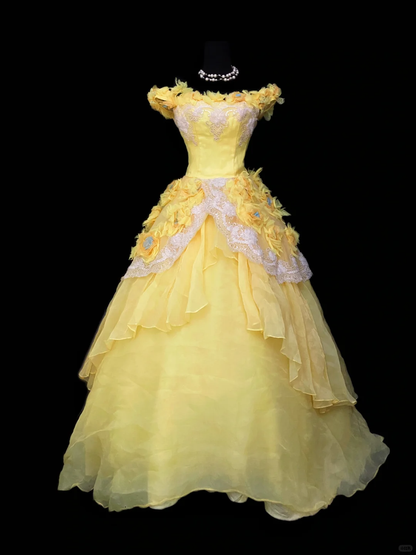 Yellow Off‑the‑Shoulder Princess Ball Gown, White Lace Applique Bodice, 3D Fabric Floral Ornaments, Lace Overlay Trim, Multi‑Layer Ruffled Chiffon Skirt, Cosplay Prom Dress gh8907