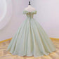 Grünes, langes Ballkleid aus Satin mit Perlenbesatz, gh4359