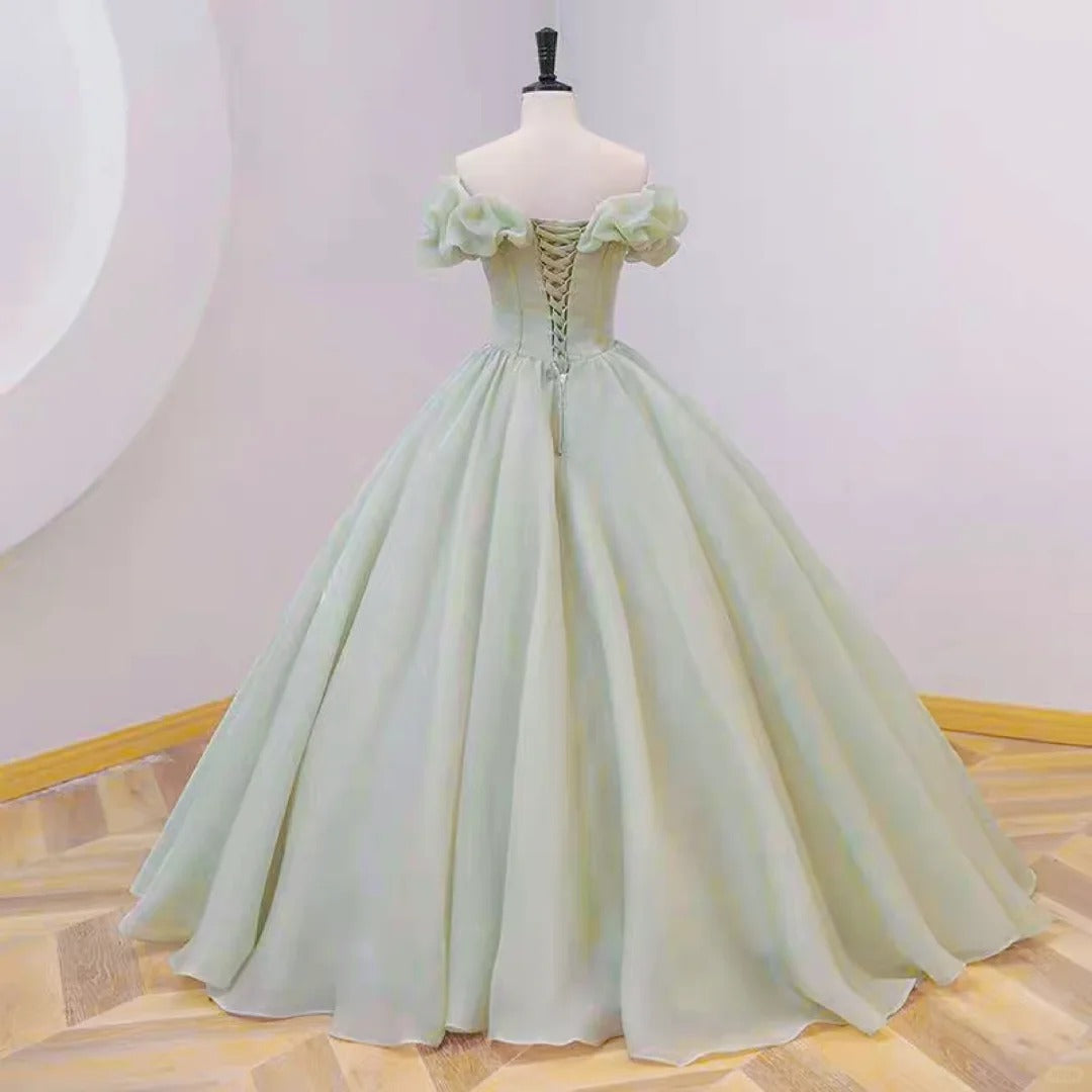 Grünes, langes Ballkleid aus Satin mit Perlenbesatz, gh4359