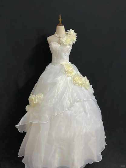 Off-White One-Shoulder Romantic Wedding Dress with Floral Details, Cinched Waist, Voluminous Princess Skirt gh8315
