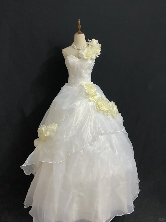 Off-White One-Shoulder Romantic Wedding Dress with Floral Details, Cinched Waist, Voluminous Princess Skirt gh8315