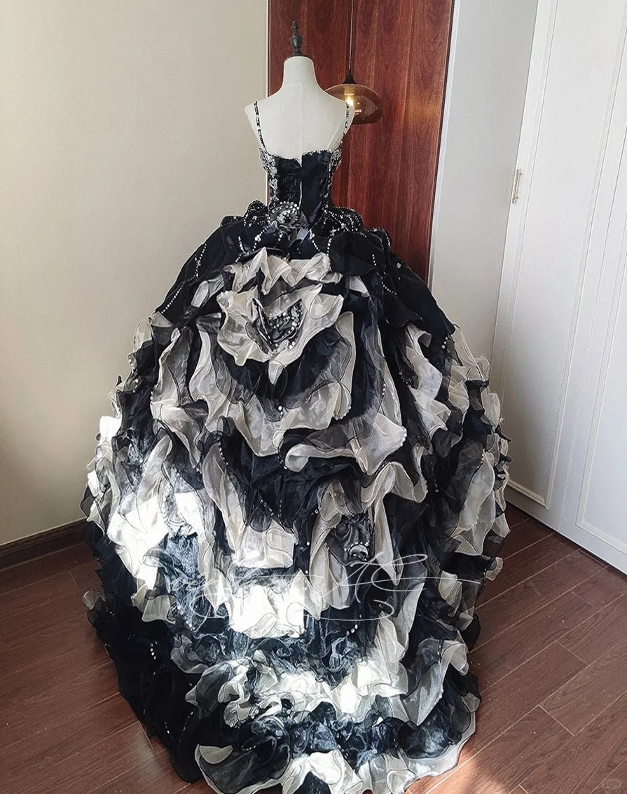 Girlhomeshops - Schwarz-weiße Quinceanera-Kleider, wunderschönes, langes, mit Perlen besetztes schwarzes Schwanenkleid aus Tüll, Ballkleider, Prinzessinnenkleid für Erwachsene, Kleid für 16-Jährige gh5291