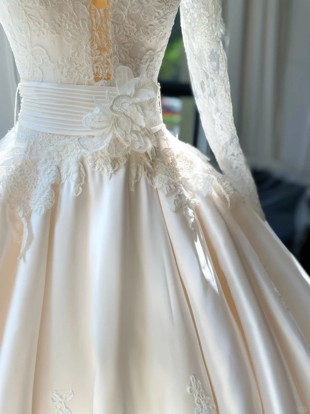Girlhomeshops--💕White long-sleeved exquisite lace long tulle wedding dress gh5444