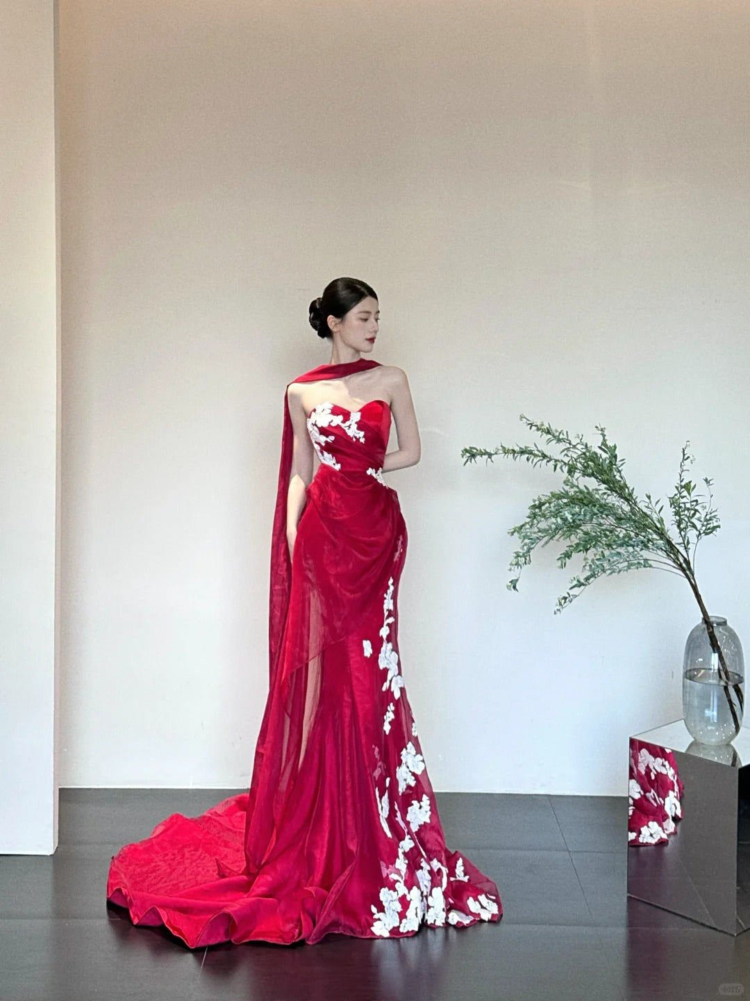 Rot Elegant Zarte Blumen Mode Elegante Lange Satin Tüll Meerjungfrau Slim Fit Bodenlangen Schleppendes Ballkleid Abendkleid Ballkleid gh3733