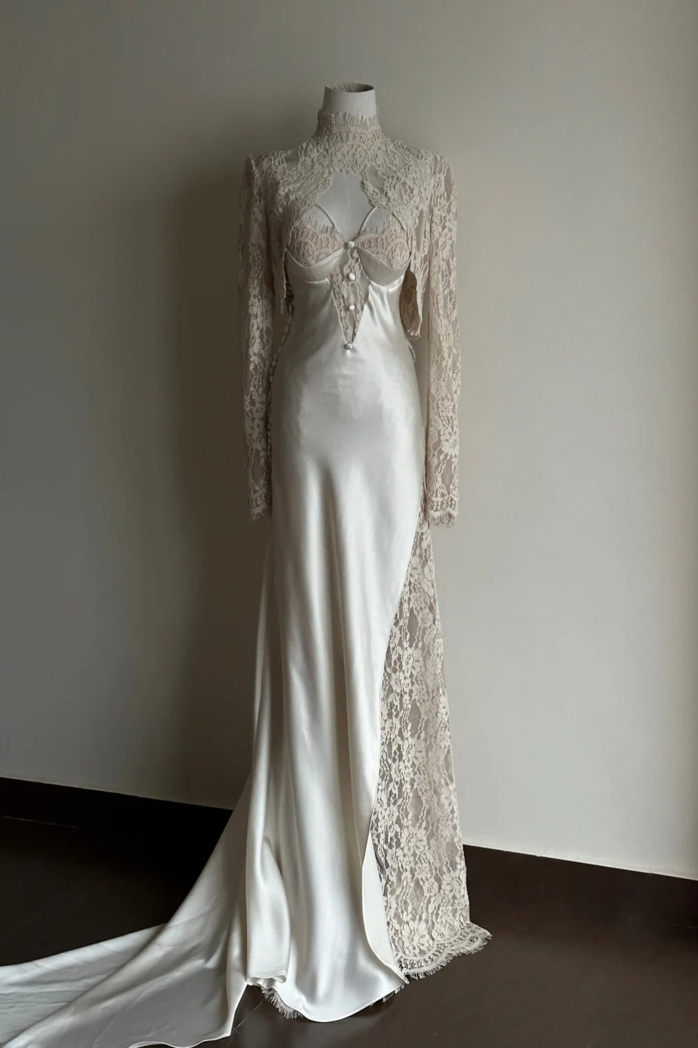 Robe de mariée longue en satin blanc et dentelle exquise, avec traîne, modèle gh6807