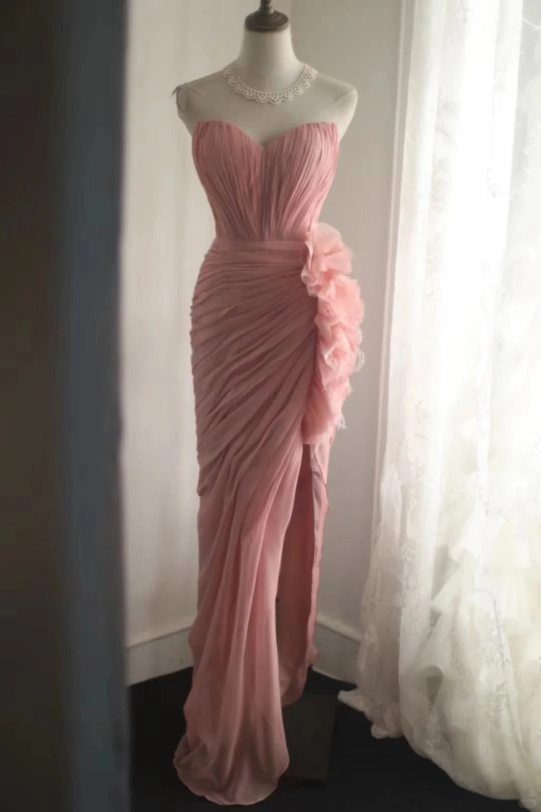 Rosa elegantes einzigartiges langes Tüll-Schrägschnitt-unregelmäßiges Plissee-Fischschwanz-Ballkleid-Dinnerparty-Abendkleid-Hochzeits-Erwachsenenzeremonie-Geburtstagsparty gh4079