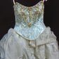 Girlhomeshops - Graublaues, wunderschönes, goldenes Perlenbesatz, modisches und elegantes, langes, mehrlagiges Prinzessinnen-Ballkleid aus Tüll gh5325