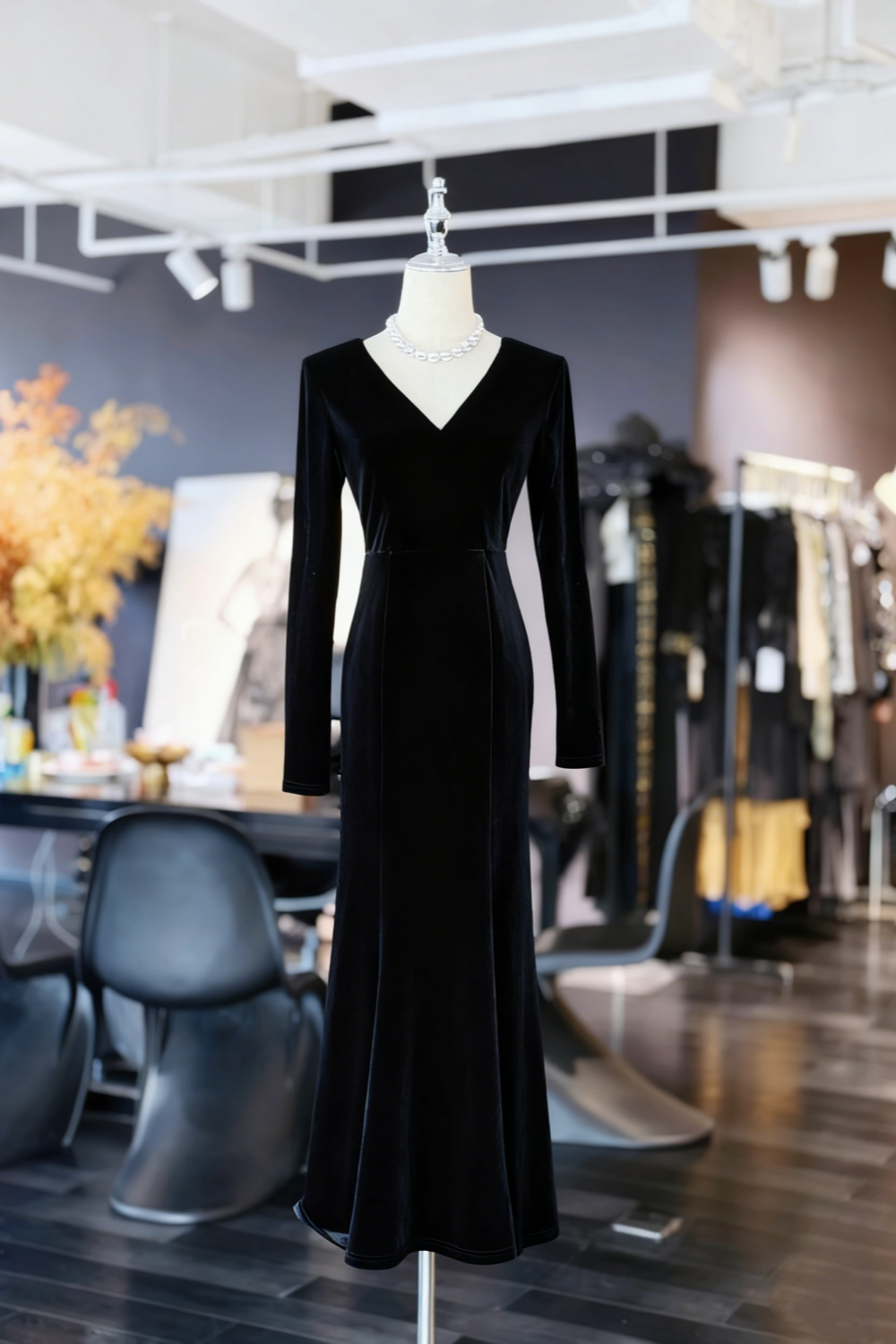Black Velvet V-Neck Long-Sleeve Mermaid Floor-Length Gown gh6385
