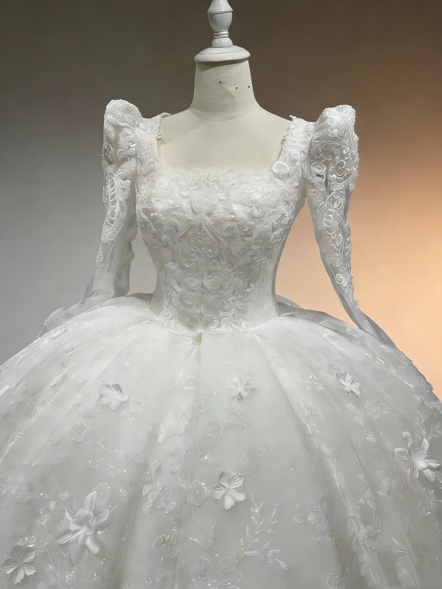 Weißes Ballkleid im königlichen Stil mit Puffärmeln – aufwendig besticktes Brautkleid für die Kirche gh6968