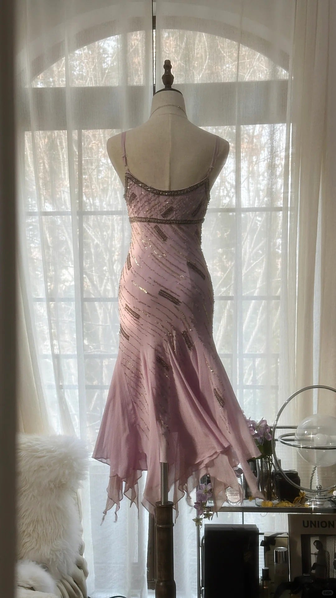 Blassrosa, elegantes, modisches, raffiniertes, perlenbesetztes, herzförmiger Ausschnitt, Spaghettiträger, langes Chiffon-Kleid mit Rüschen, Heimkehrkleid, Ballkleid, Abendkleid, Geburtstags-/Urlaubspartykleid, Ballkleid gh4067